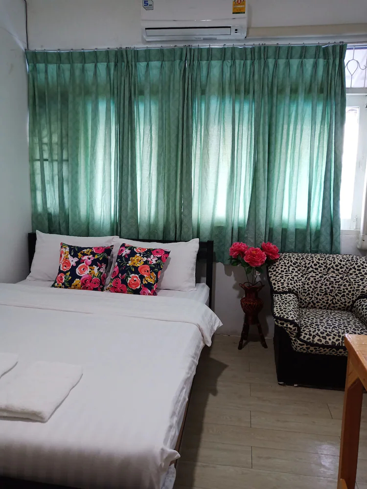 D House Hostel