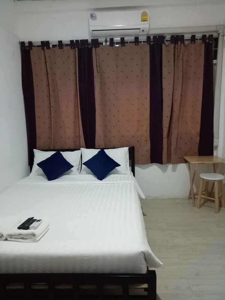 D House Hostel