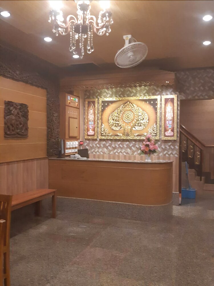 Golden Pagoda Hostel&Cafe