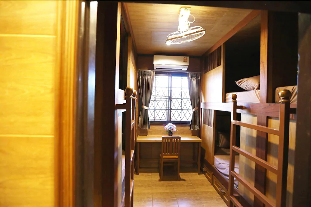 Golden Pagoda Hostel&Cafe