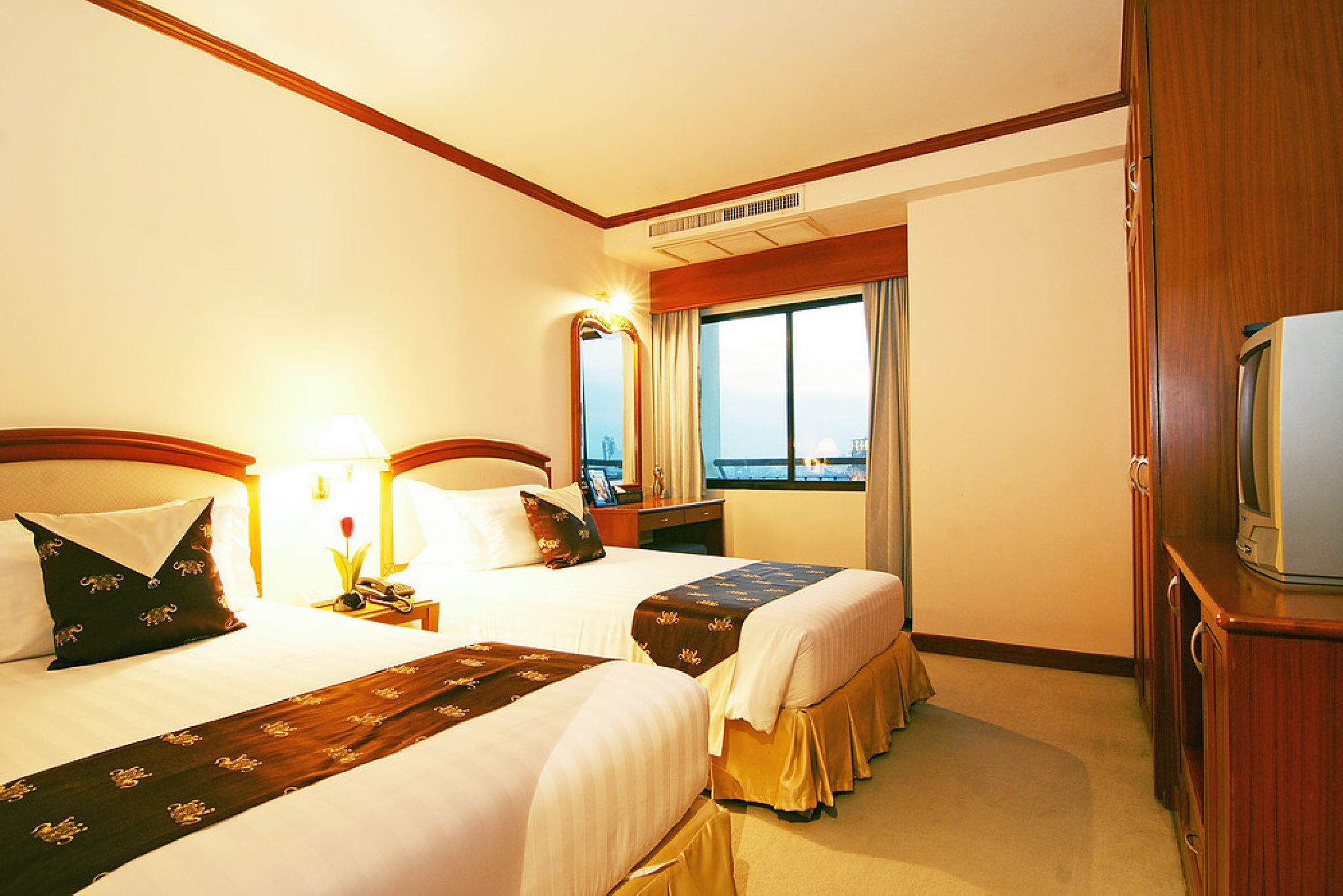 Grand Diamond Suites Hotel