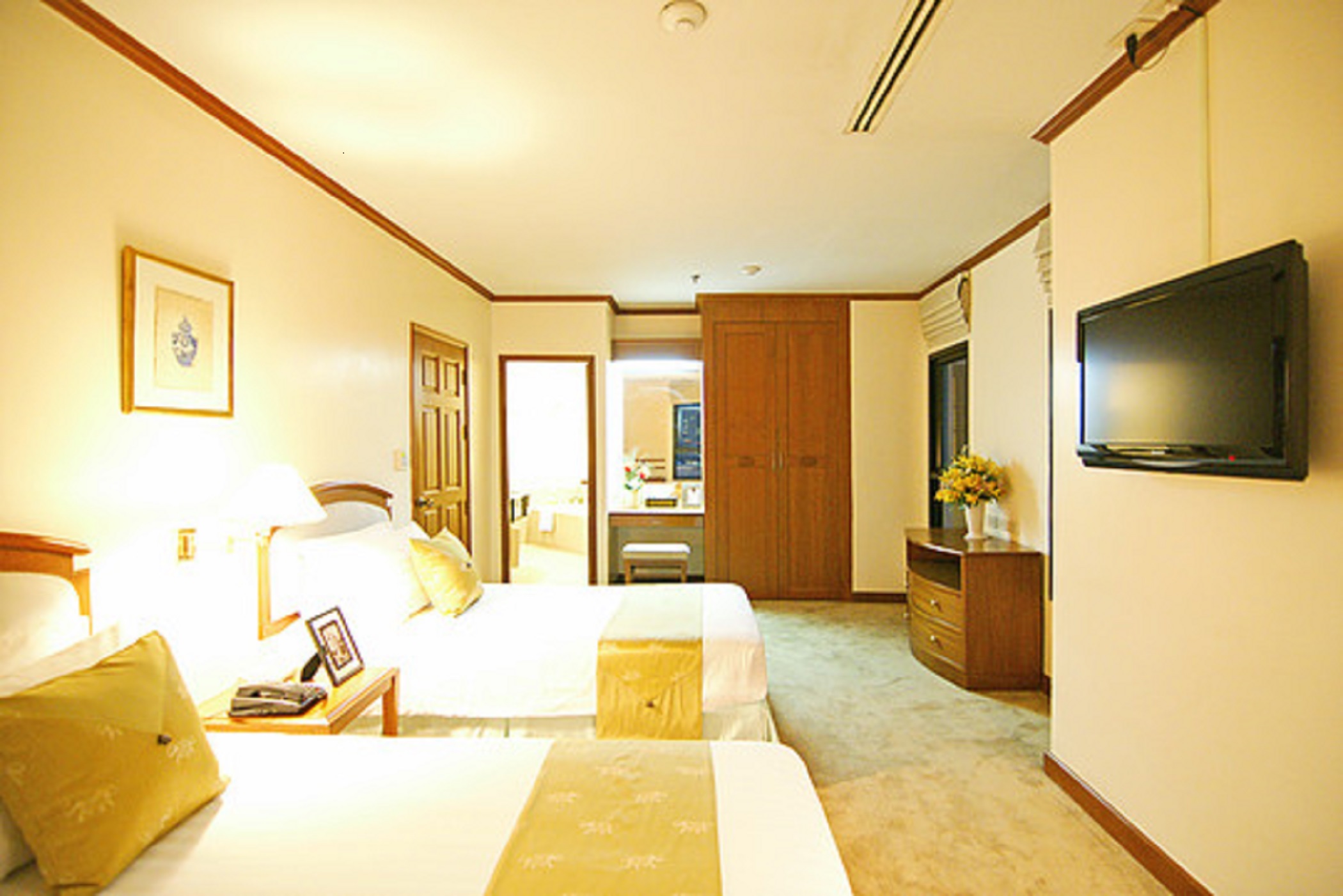 Grand Diamond Suites Hotel