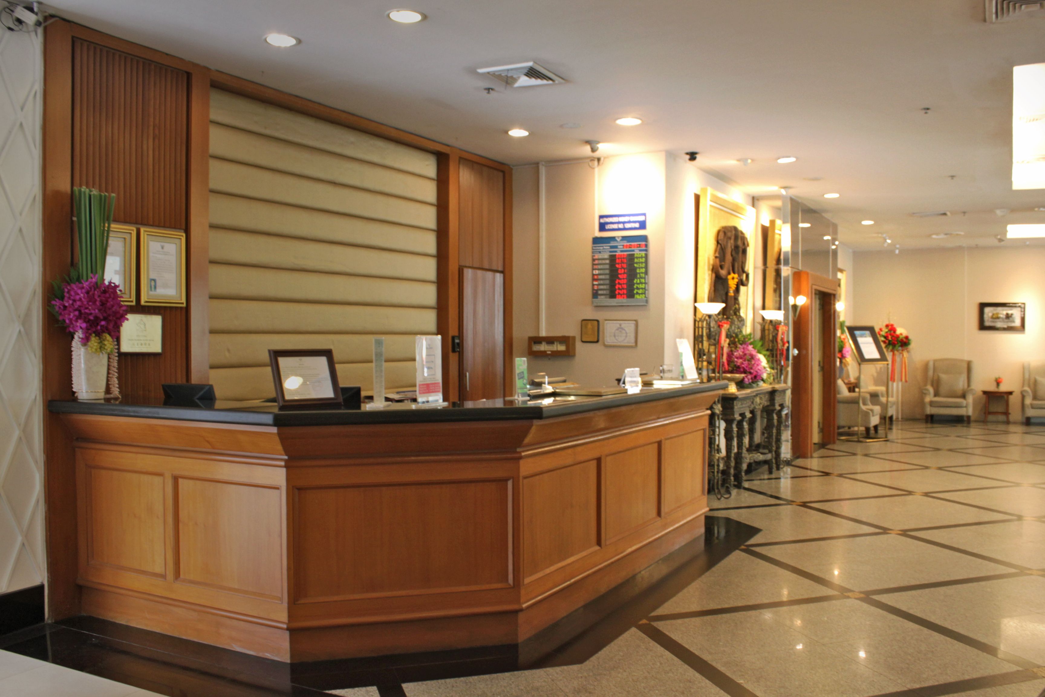 Grand Diamond Suites Hotel