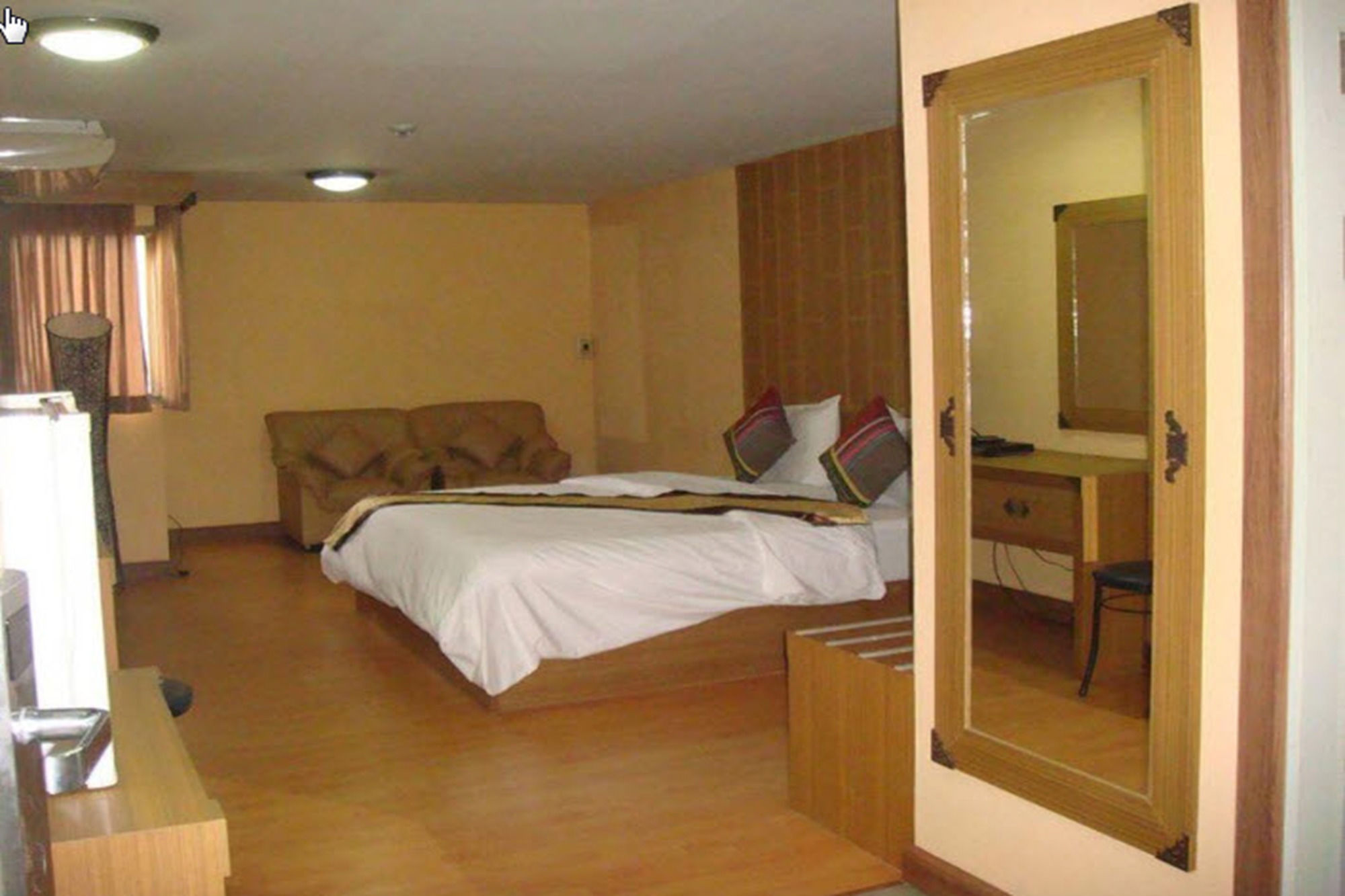 King Royal Garden Inn
