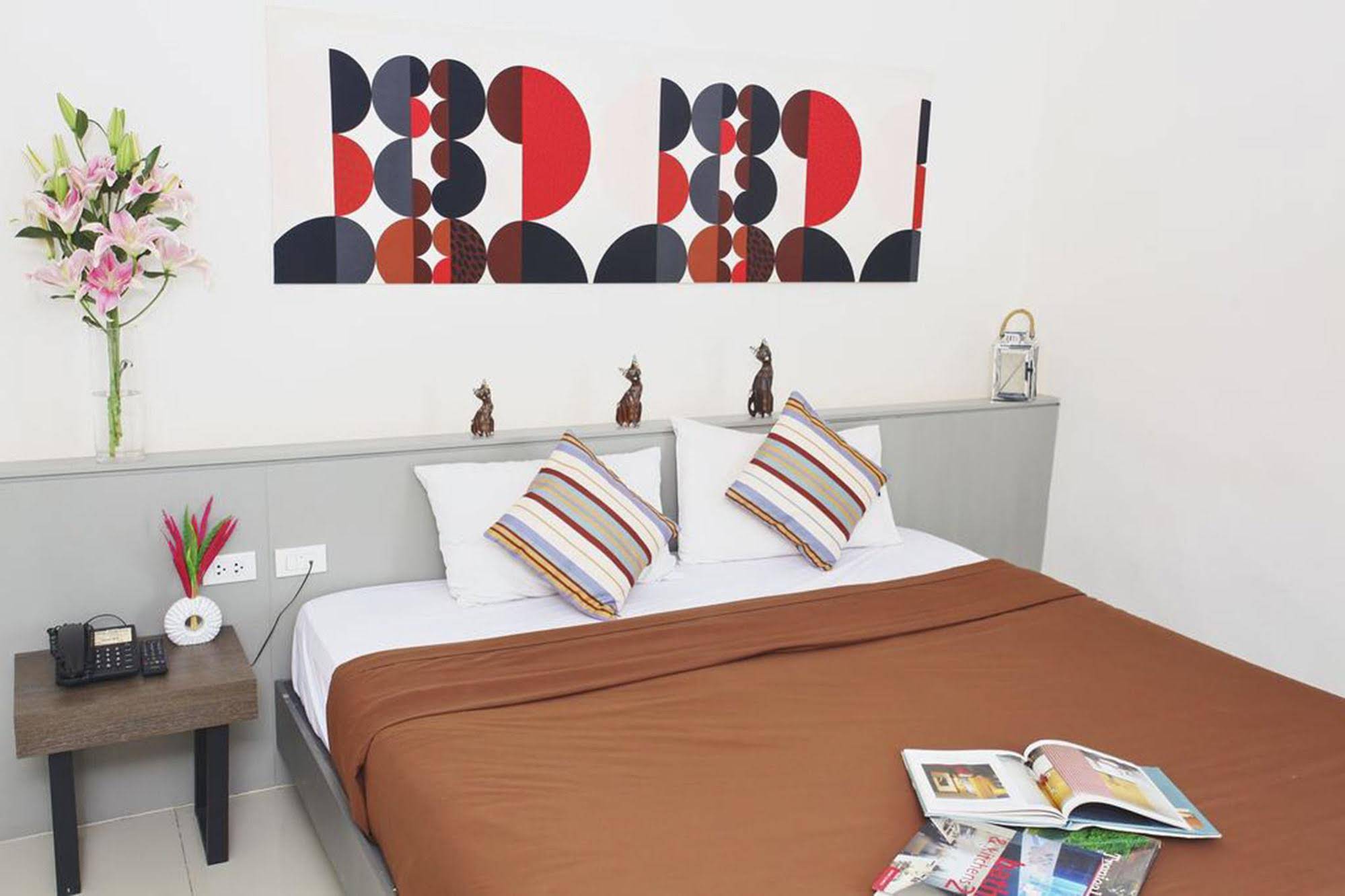 Leenova Hotel