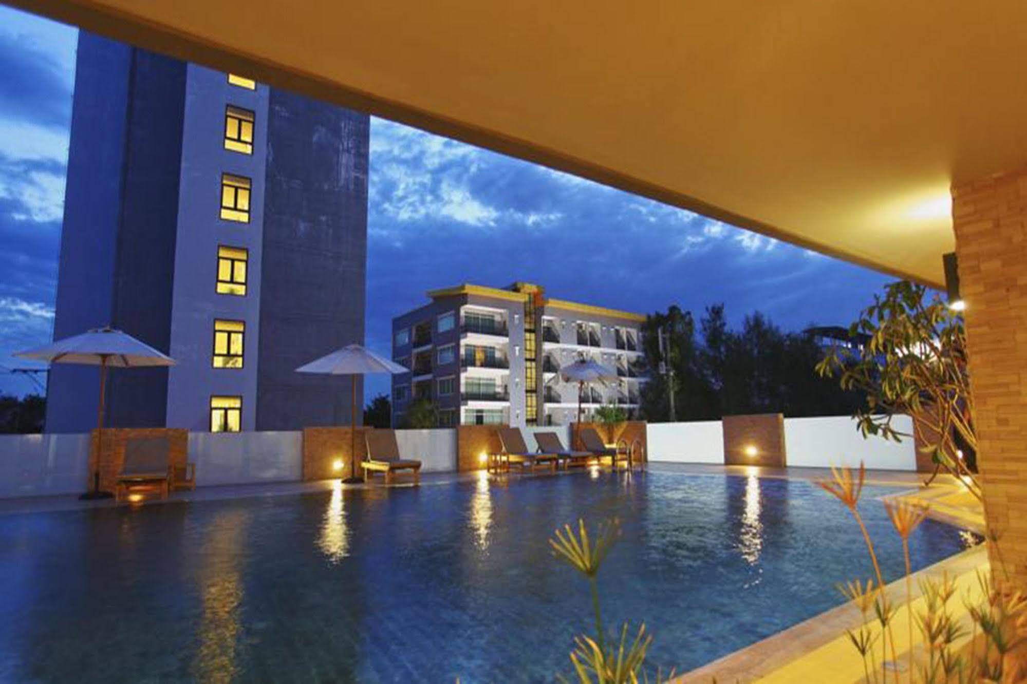 Leenova Hotel