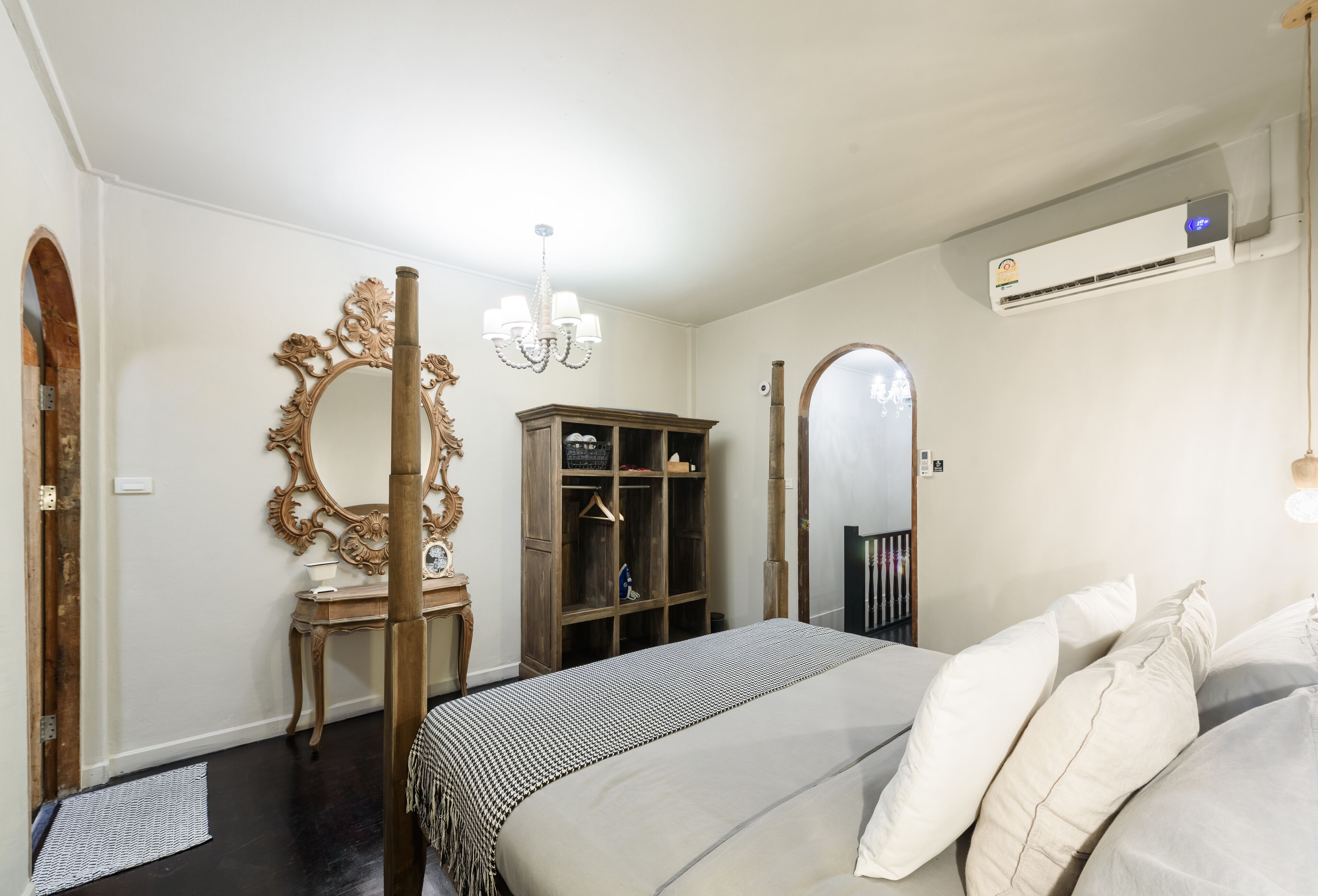 Lion's Den Hotel