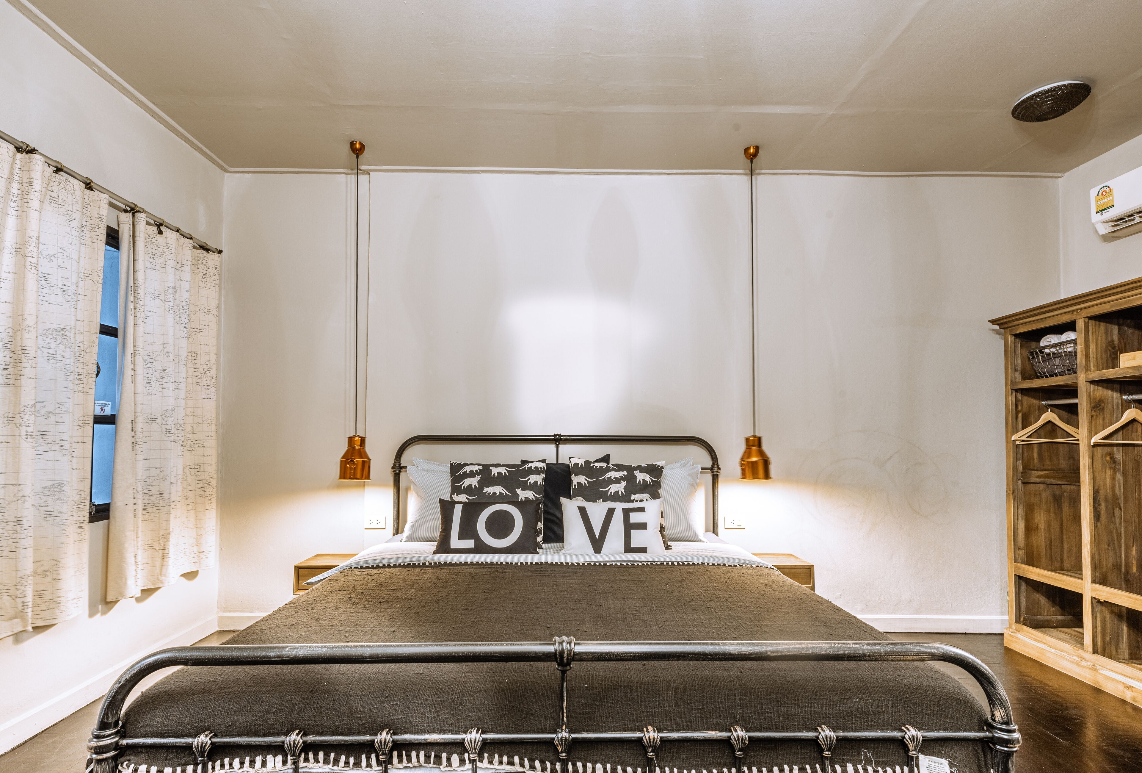 Lion's Den Hotel