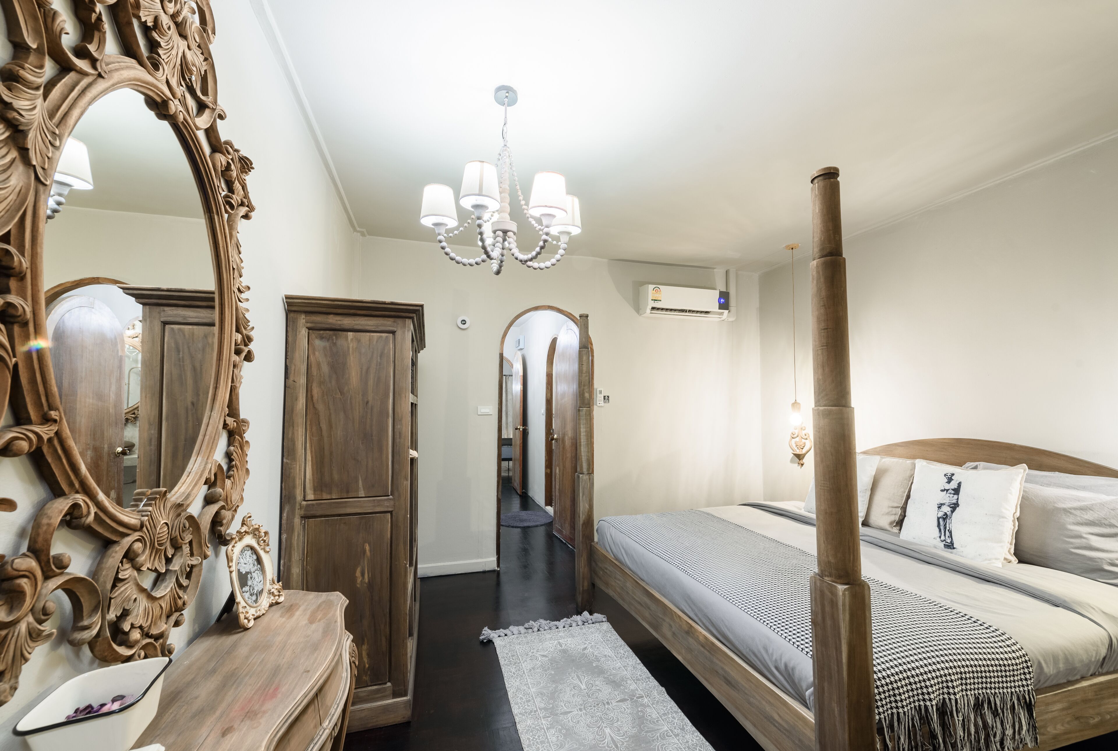 Lion's Den Hotel