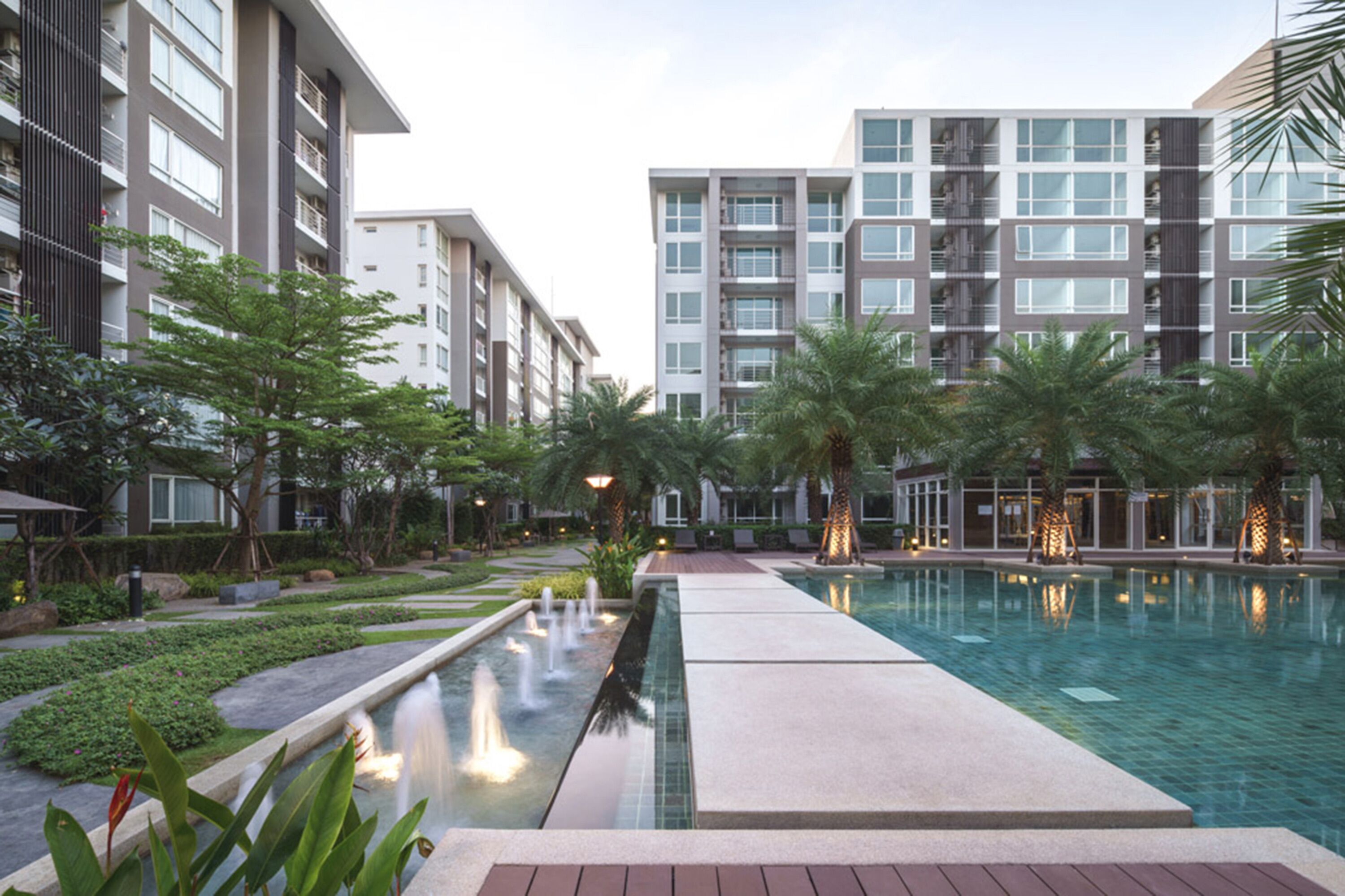 Locals Bangna Elements Srinakarin