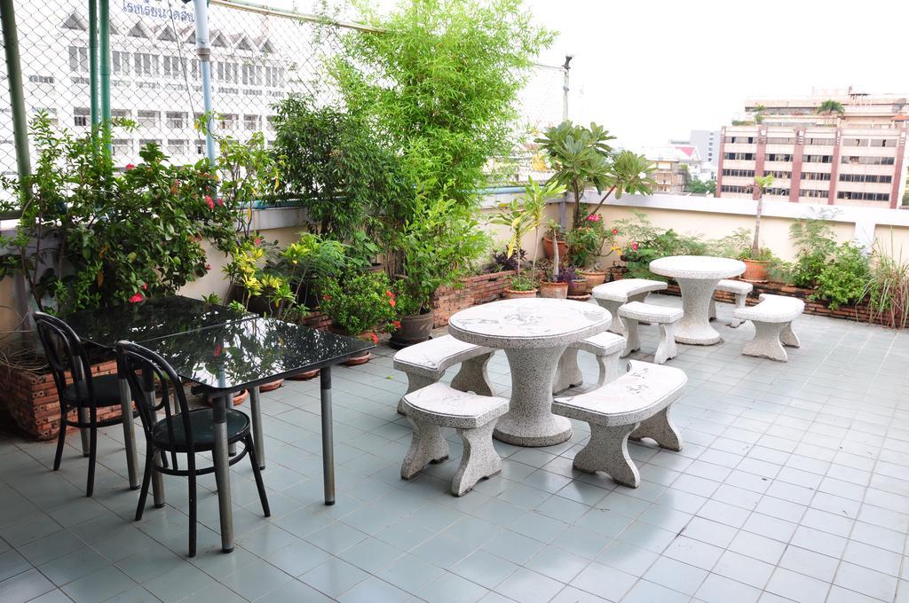 Na Banglampoo Hotel