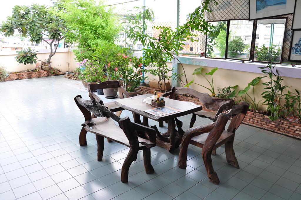 Na Banglampoo Hotel