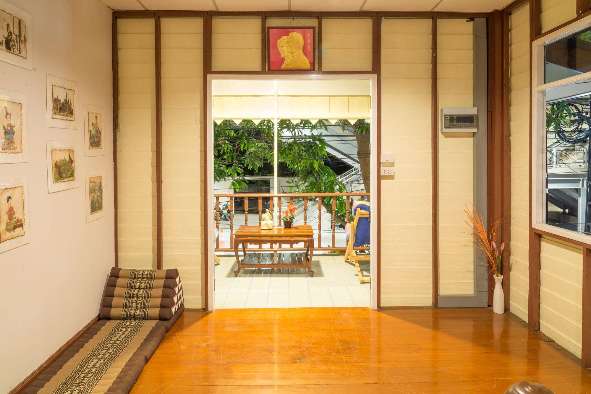 Nang Ta Yon At Ban Thap Chang Hostel