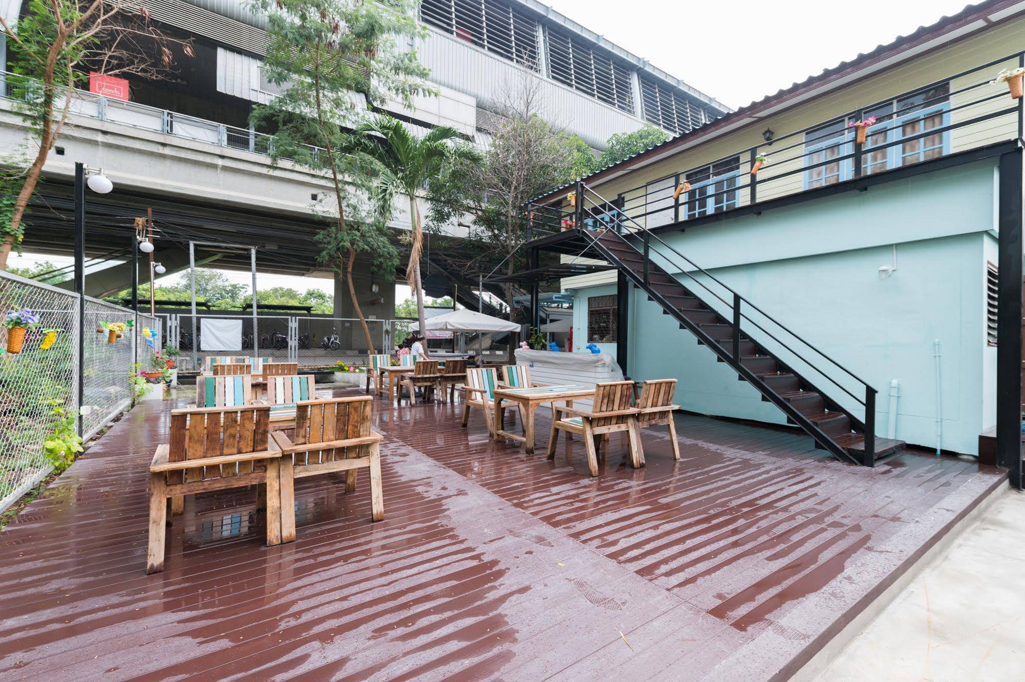 Nang Ta Yon At Ban Thap Chang Hostel