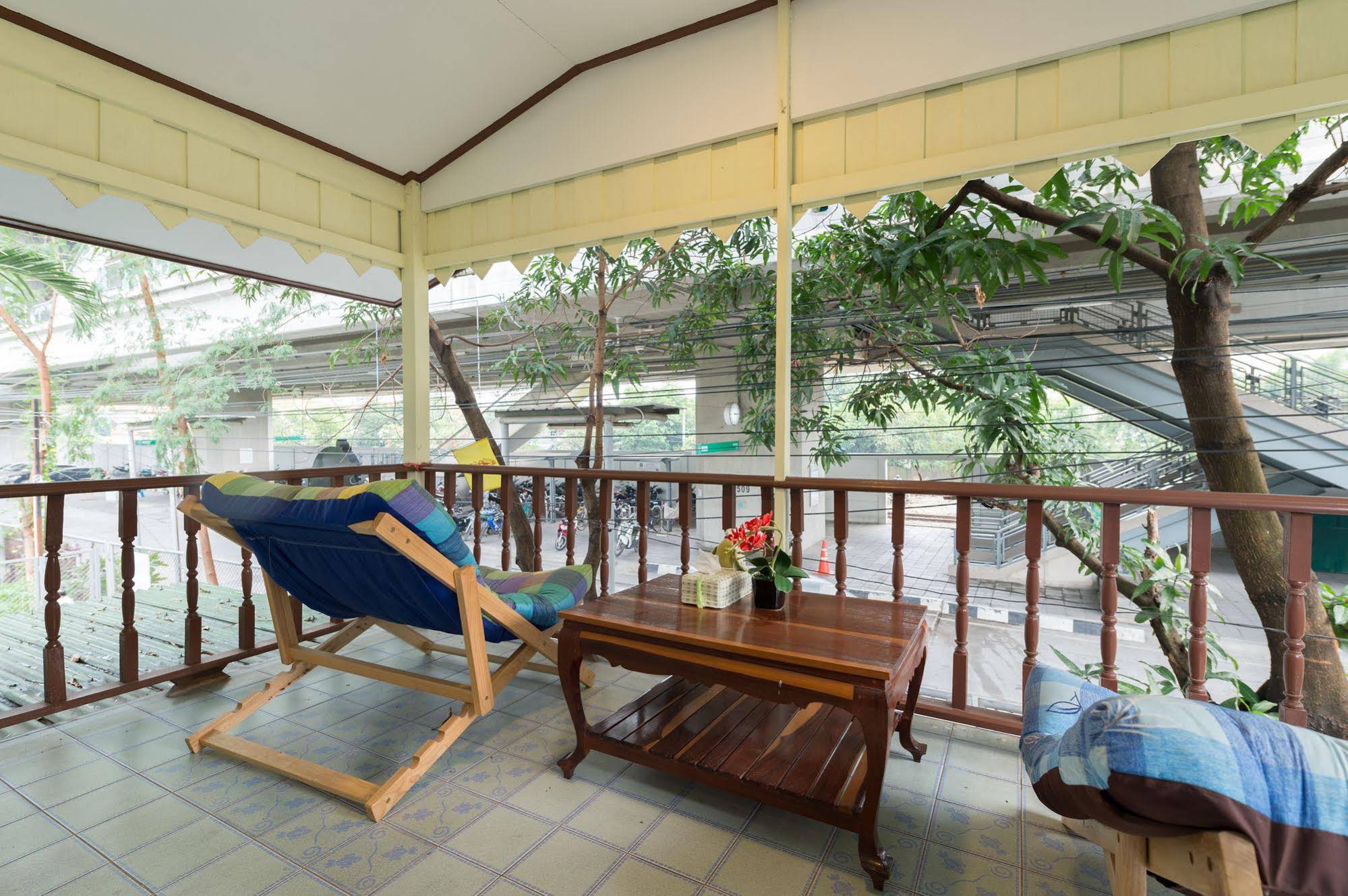Nang Ta Yon At Ban Thap Chang Hostel
