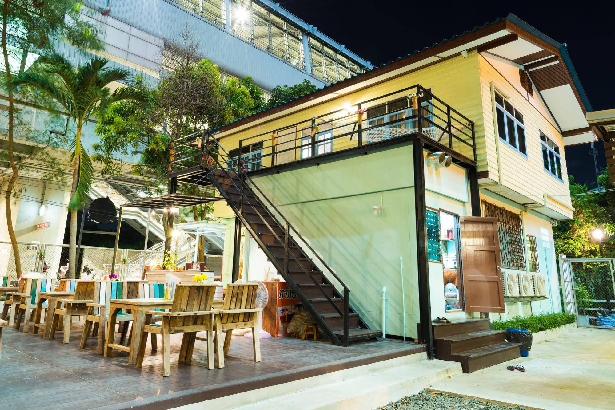 Nang Ta Yon At Ban Thap Chang Hostel