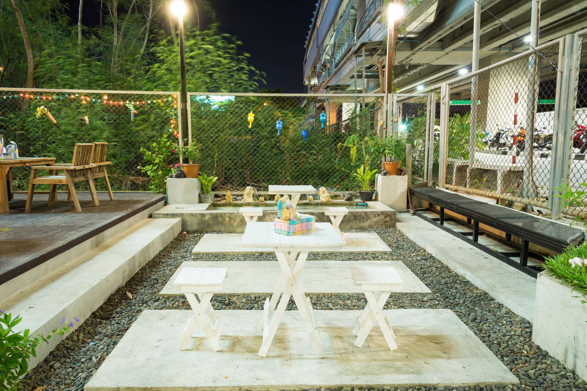 Nang Ta Yon At Ban Thap Chang Hostel