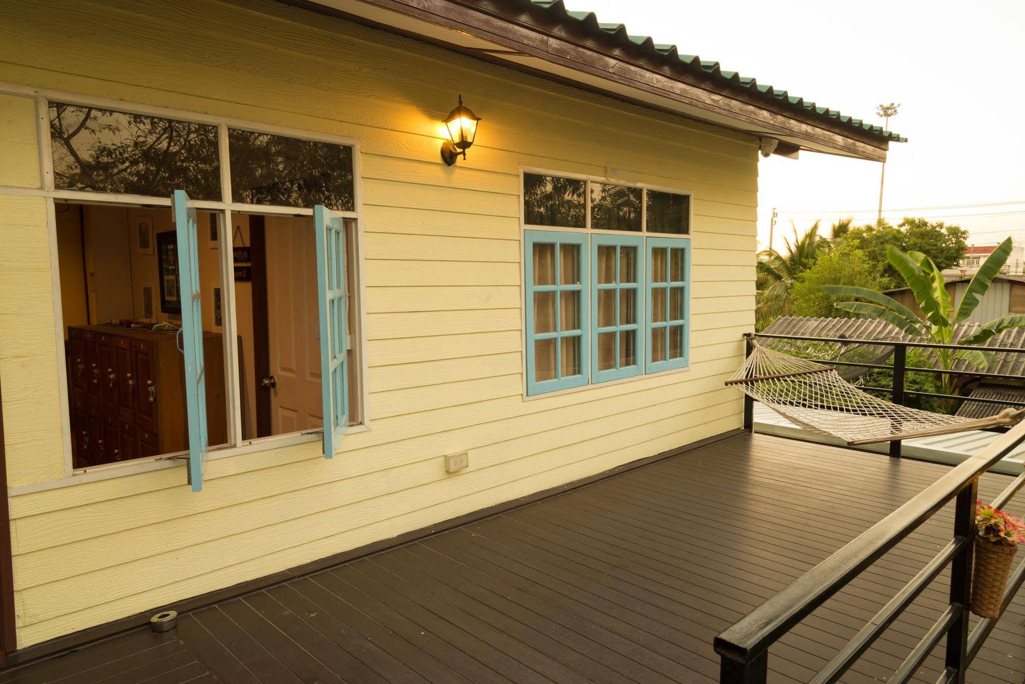 Nang Ta Yon At Ban Thap Chang Hostel