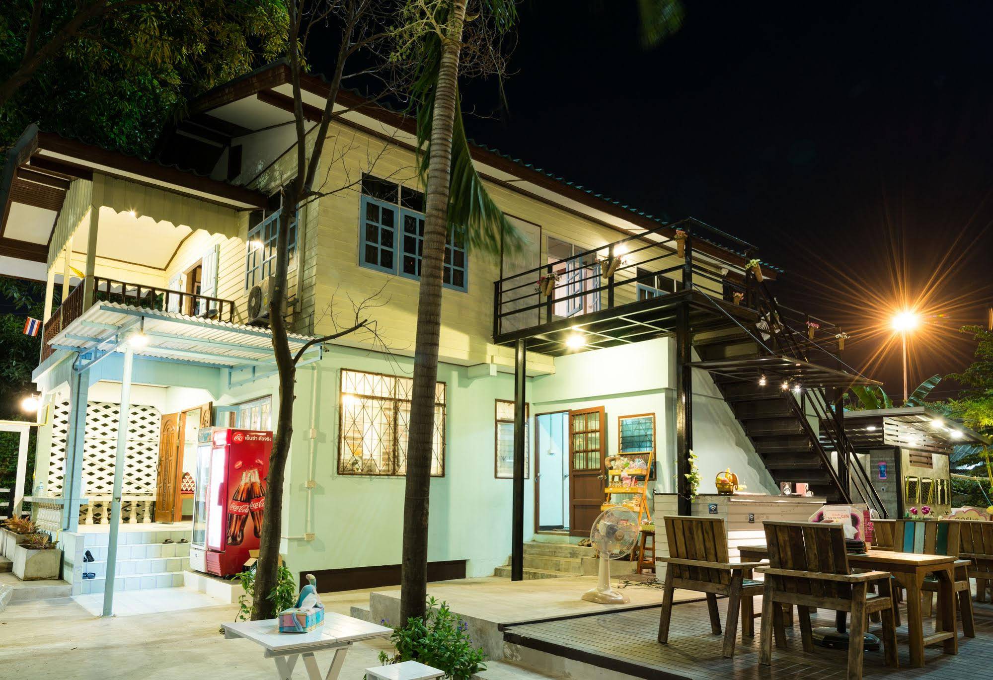 Nang Ta Yon At Ban Thap Chang Hostel