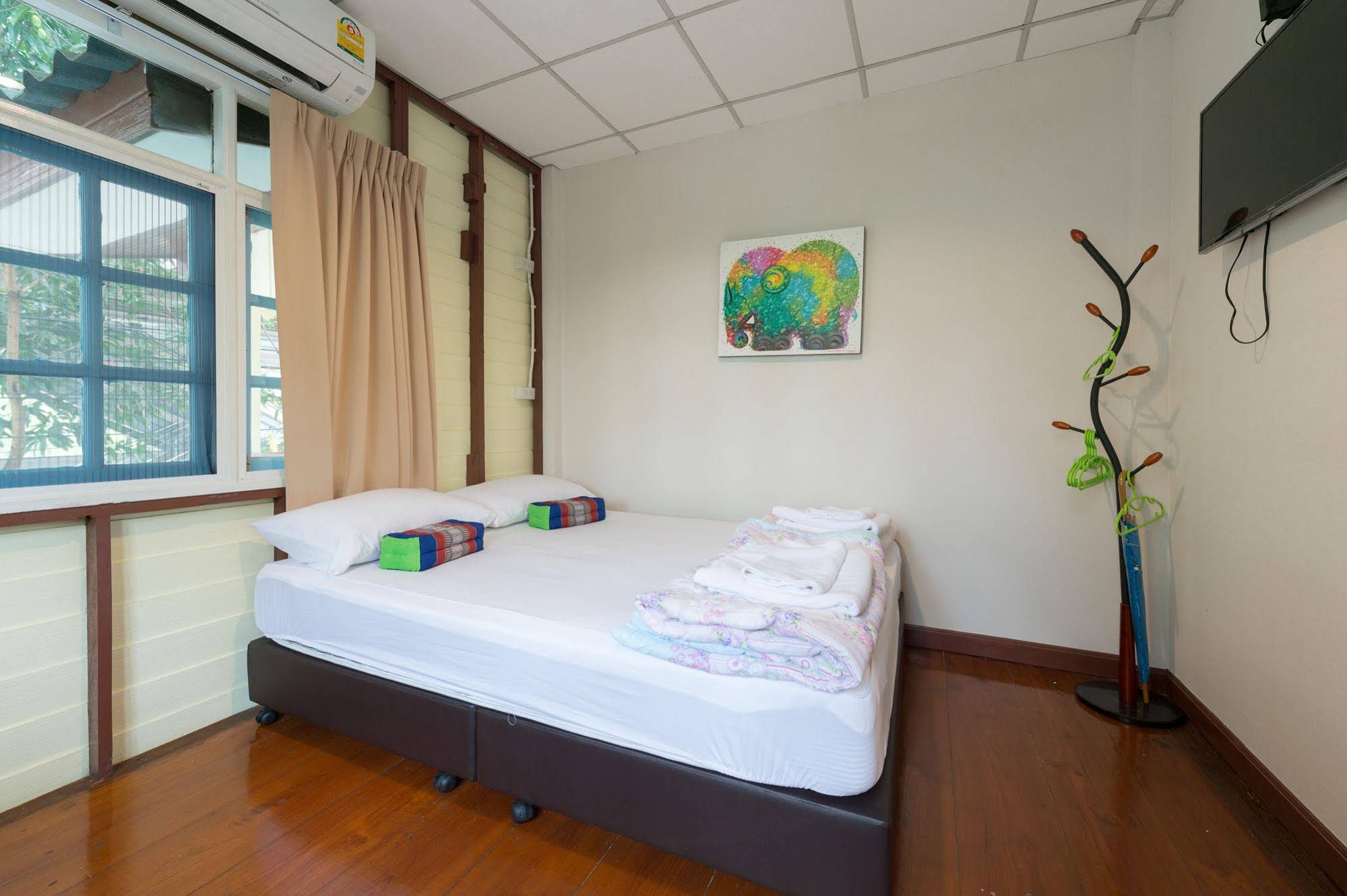 Nang Ta Yon At Ban Thap Chang Hostel
