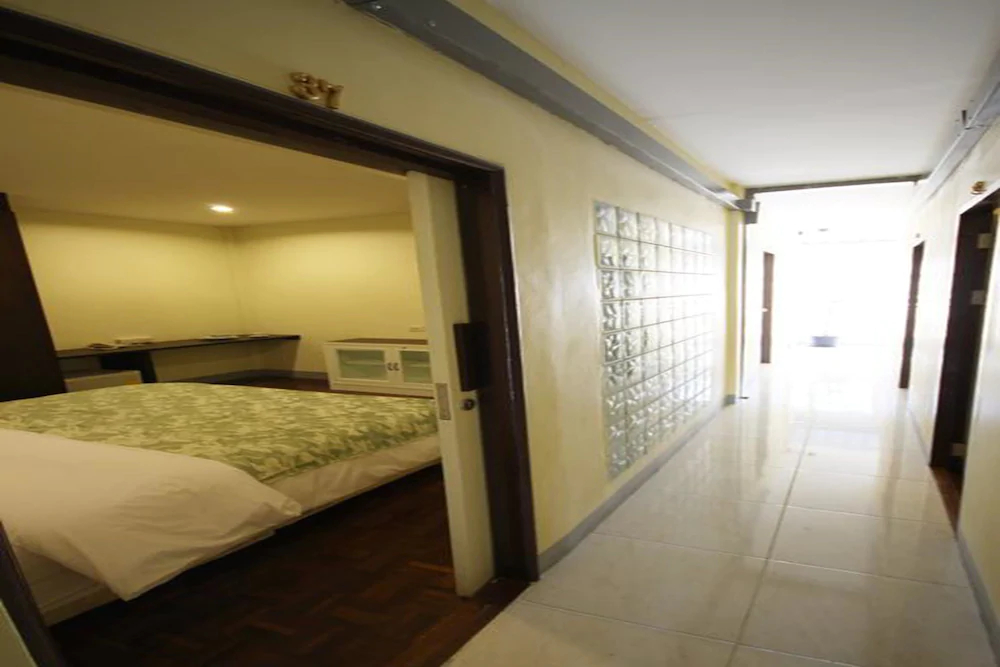 Nine Place BTS Ekamai Hostel