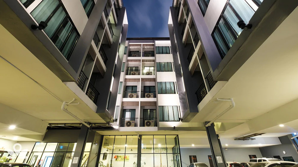 Picnic Hotel Bangkok by ZEN Rooms