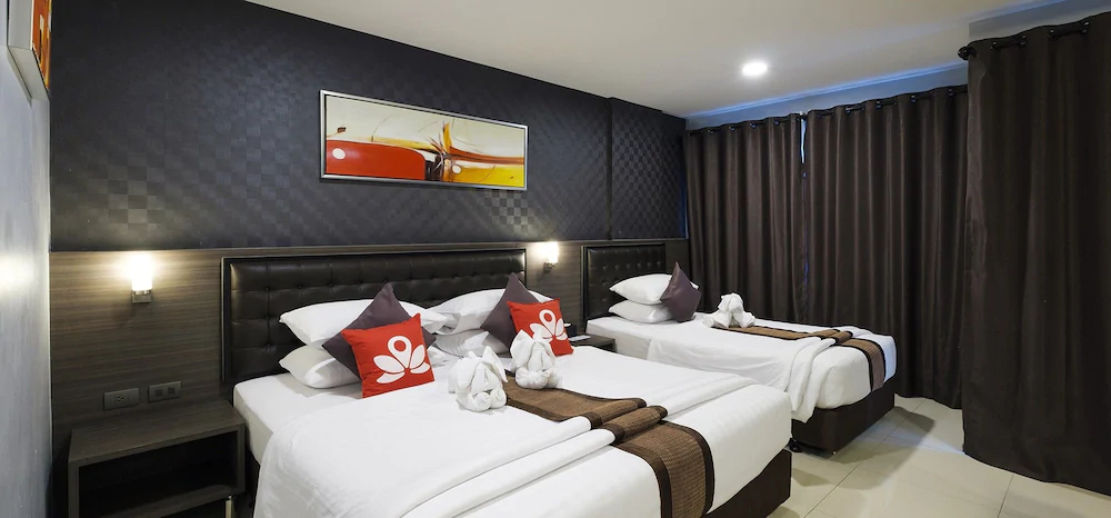 Picnic Hotel Bangkok by ZEN Rooms