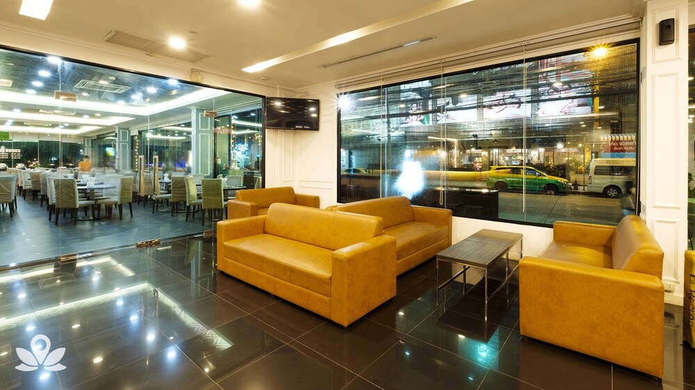 Picnic Hotel Bangkok by ZEN Rooms