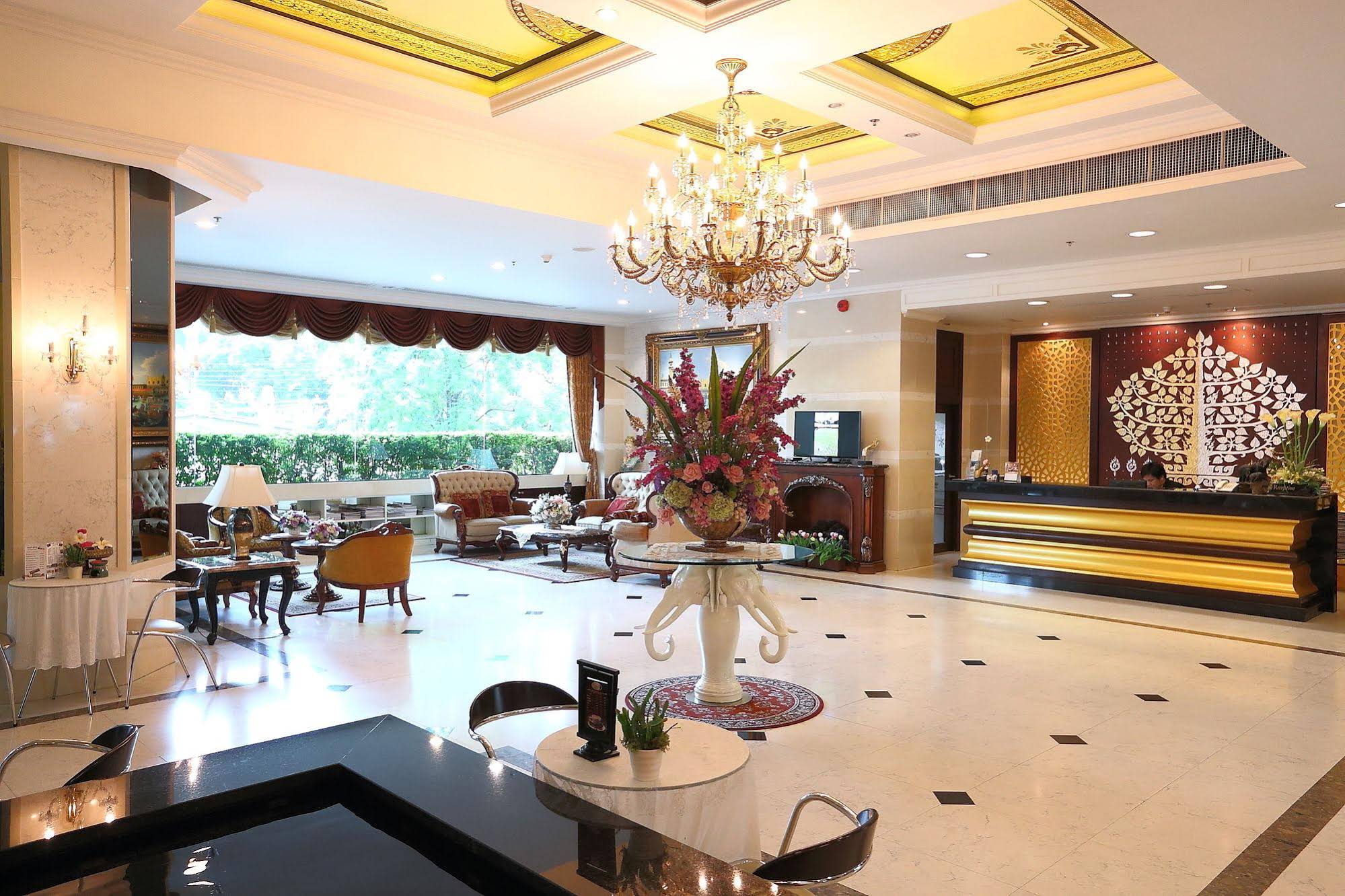 Piyathip Place Serviced Apartment