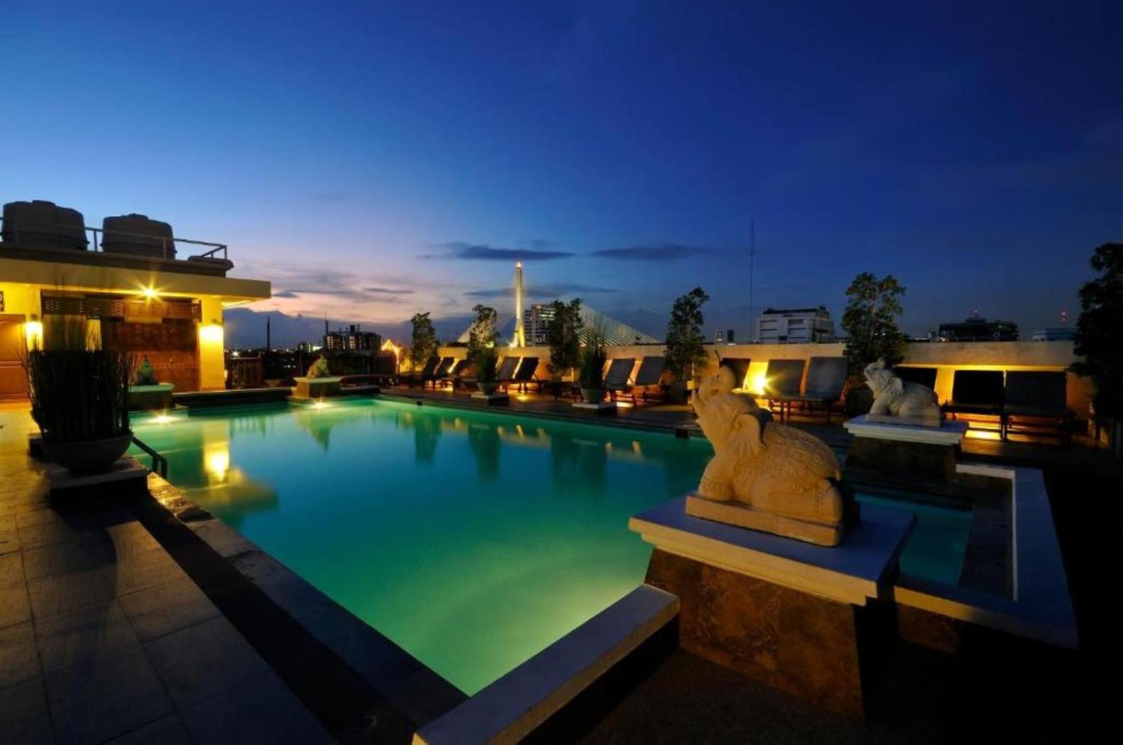 Rambuttri Village Inn & Plaza