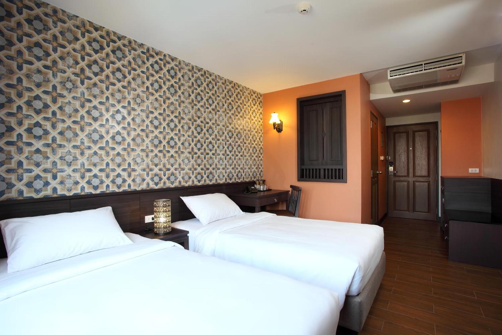 Rambuttri Village Inn & Plaza