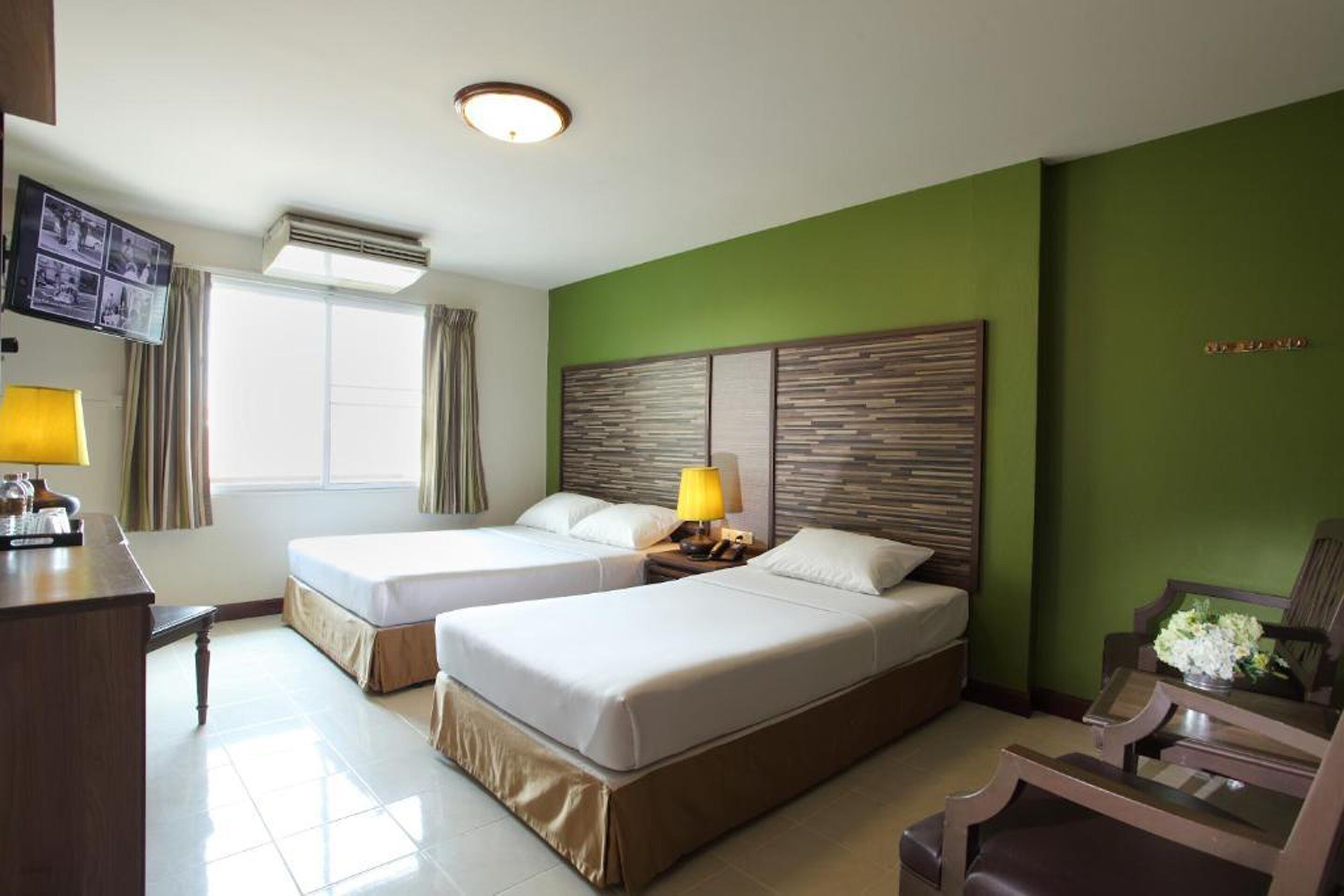 Rambuttri Village Inn & Plaza