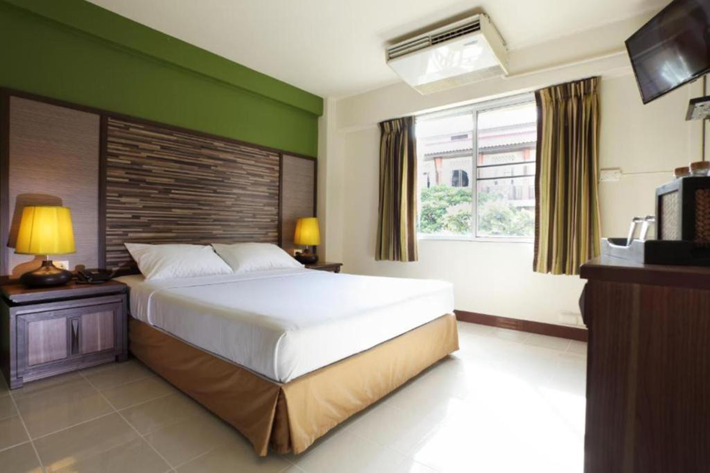 Rambuttri Village Inn & Plaza
