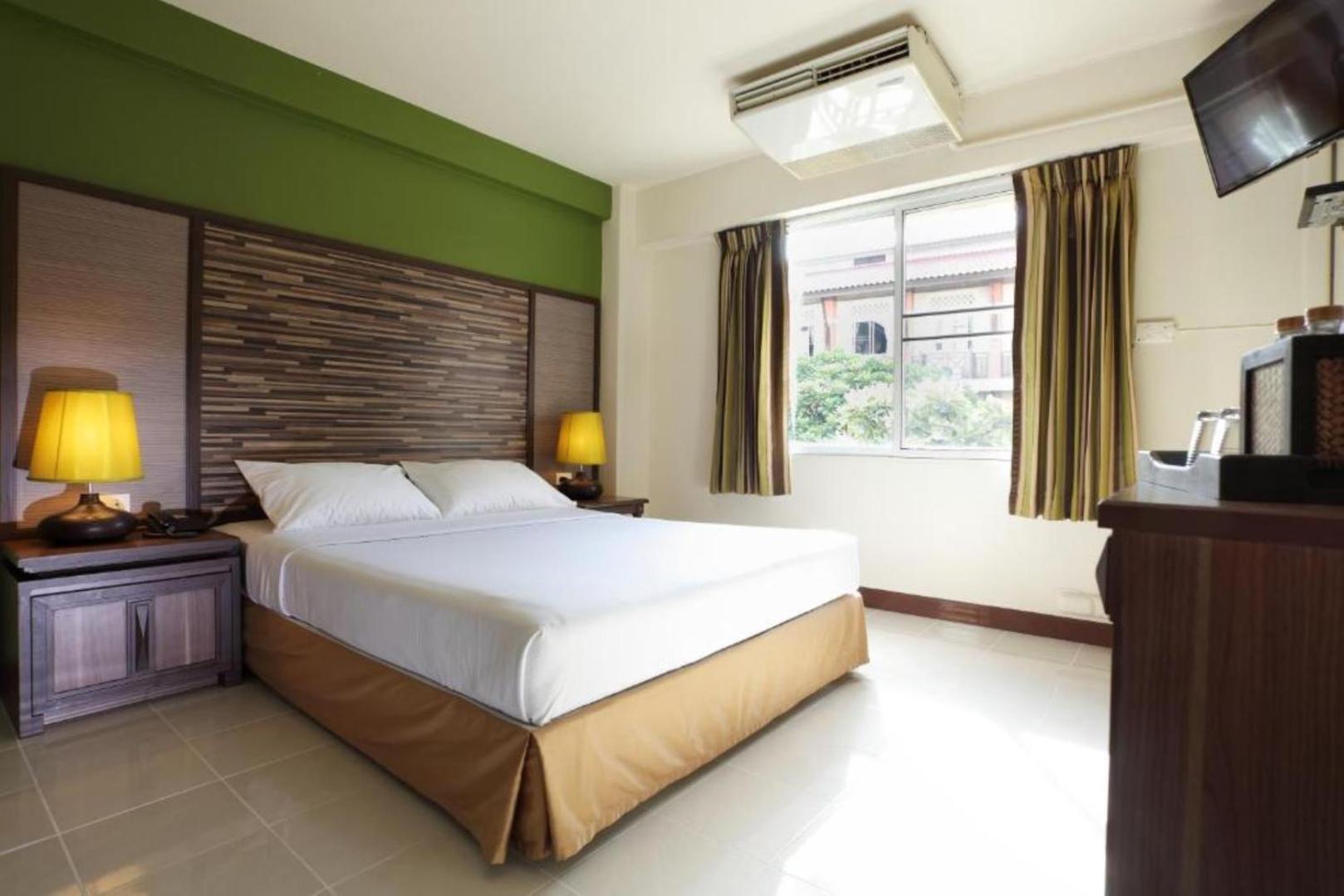 Rambuttri Village Inn & Plaza