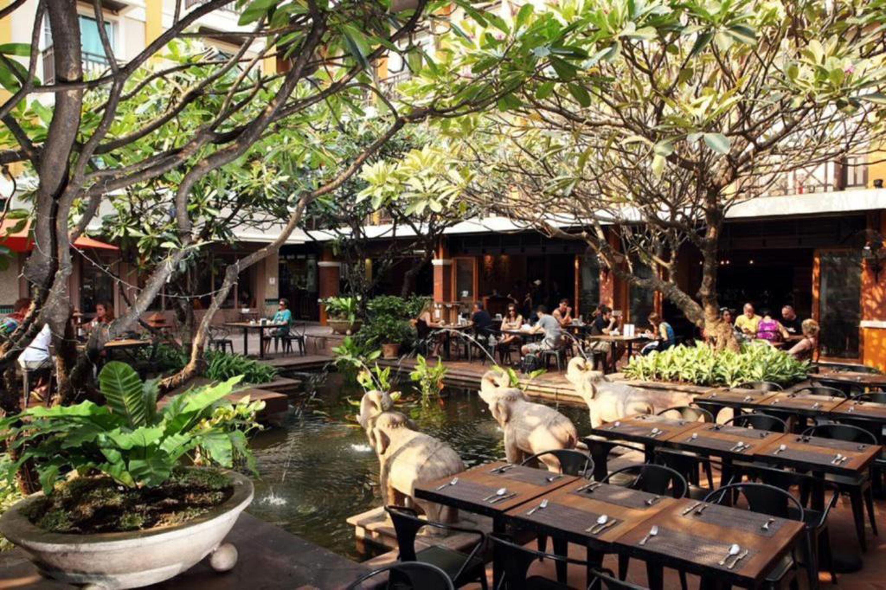 Rambuttri Village Inn & Plaza
