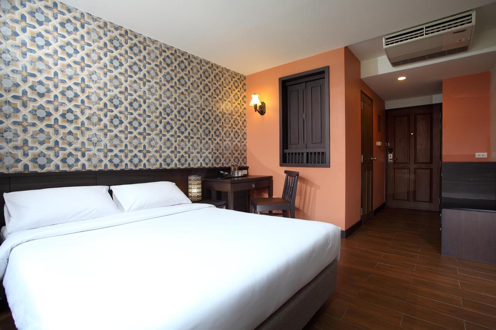 Rambuttri Village Inn & Plaza