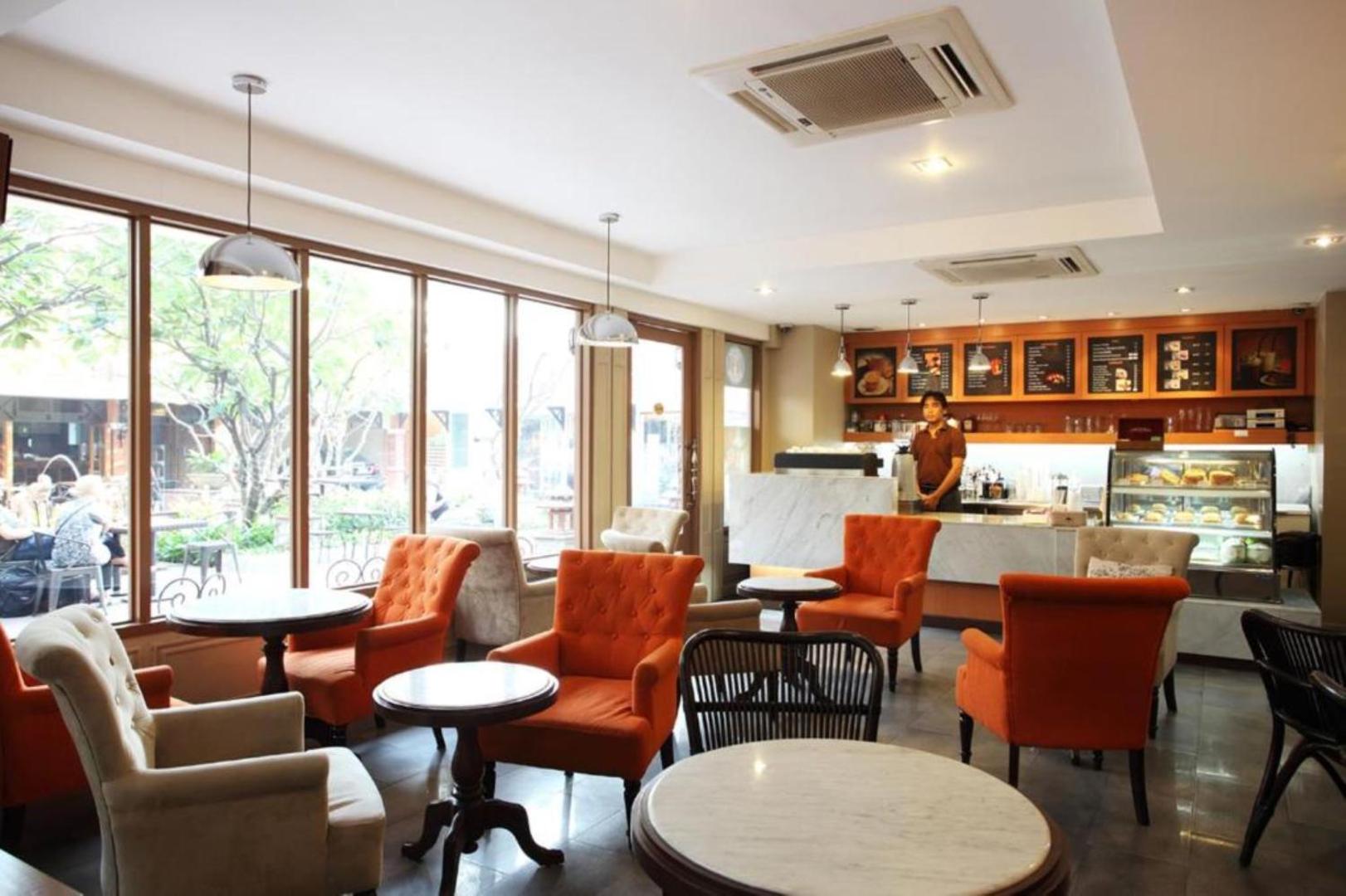 Rambuttri Village Inn & Plaza