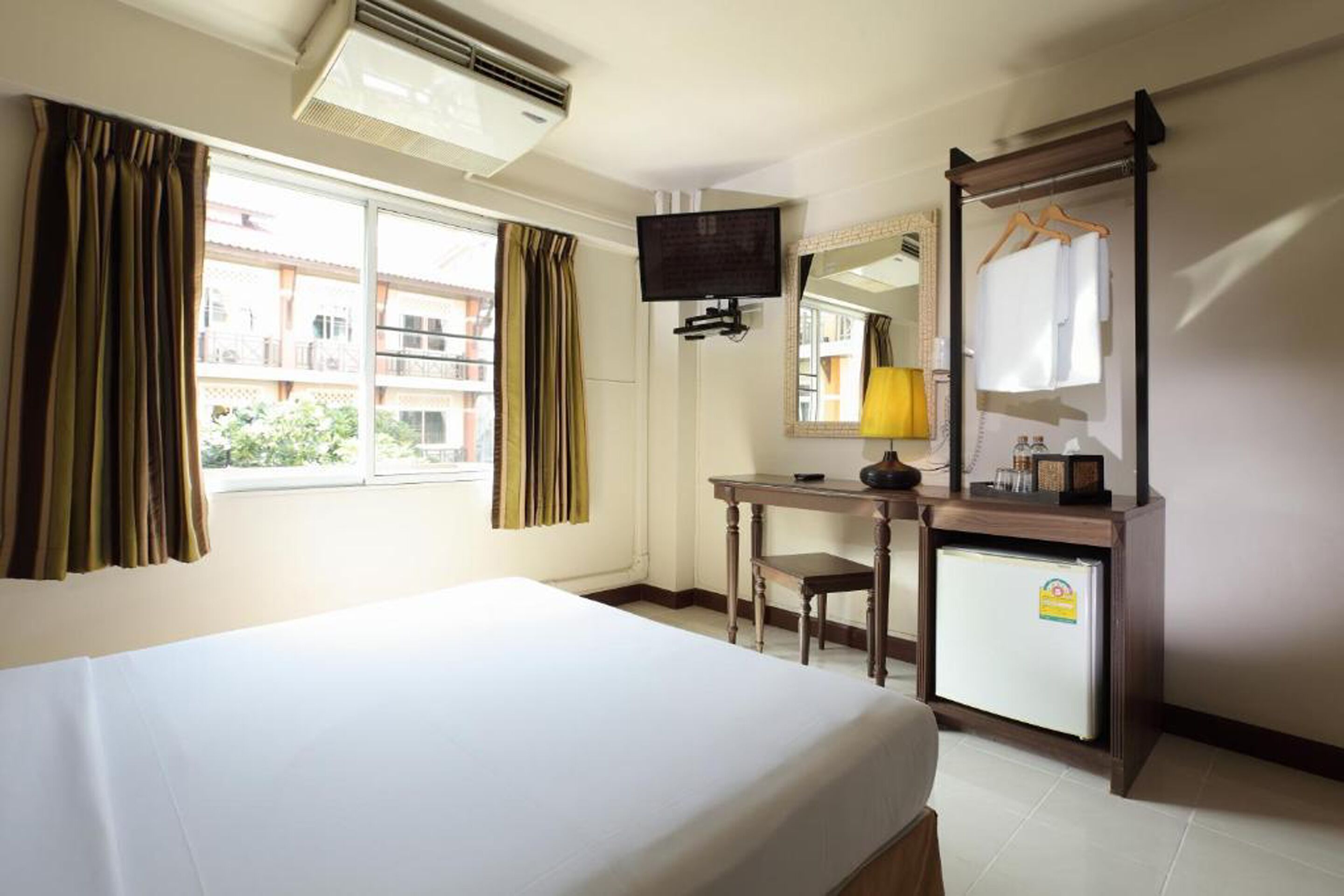 Rambuttri Village Inn & Plaza