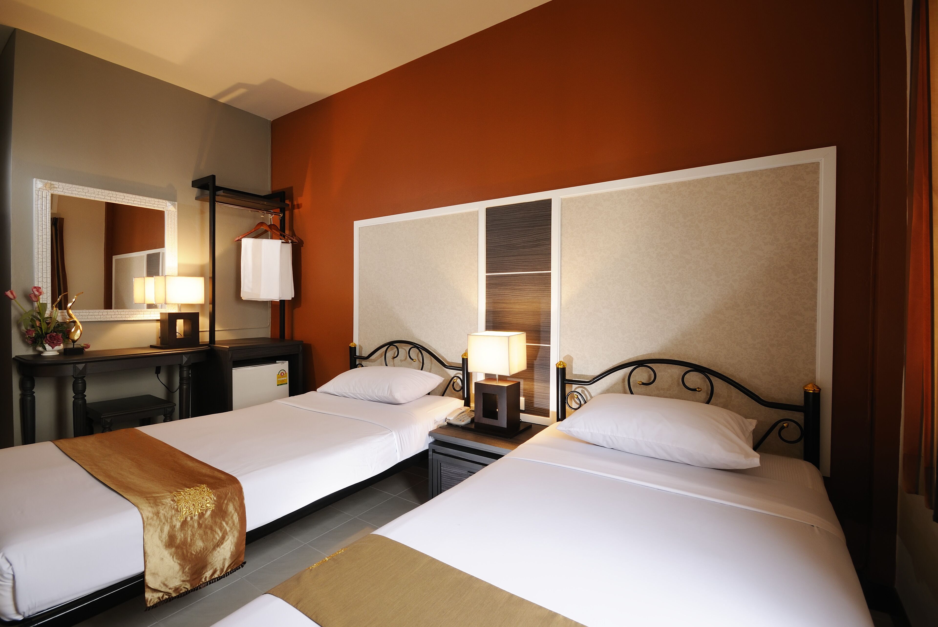Rambuttri Village Inn & Plaza