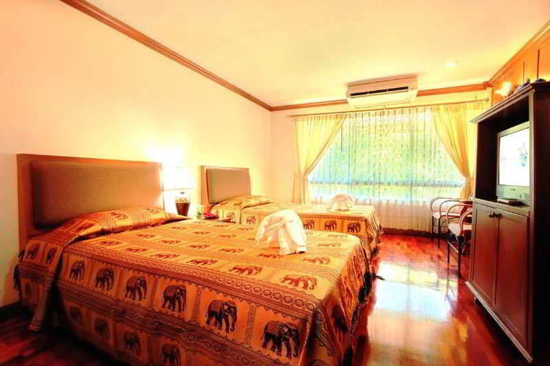 Royal Ivory Nana 4 Hotel