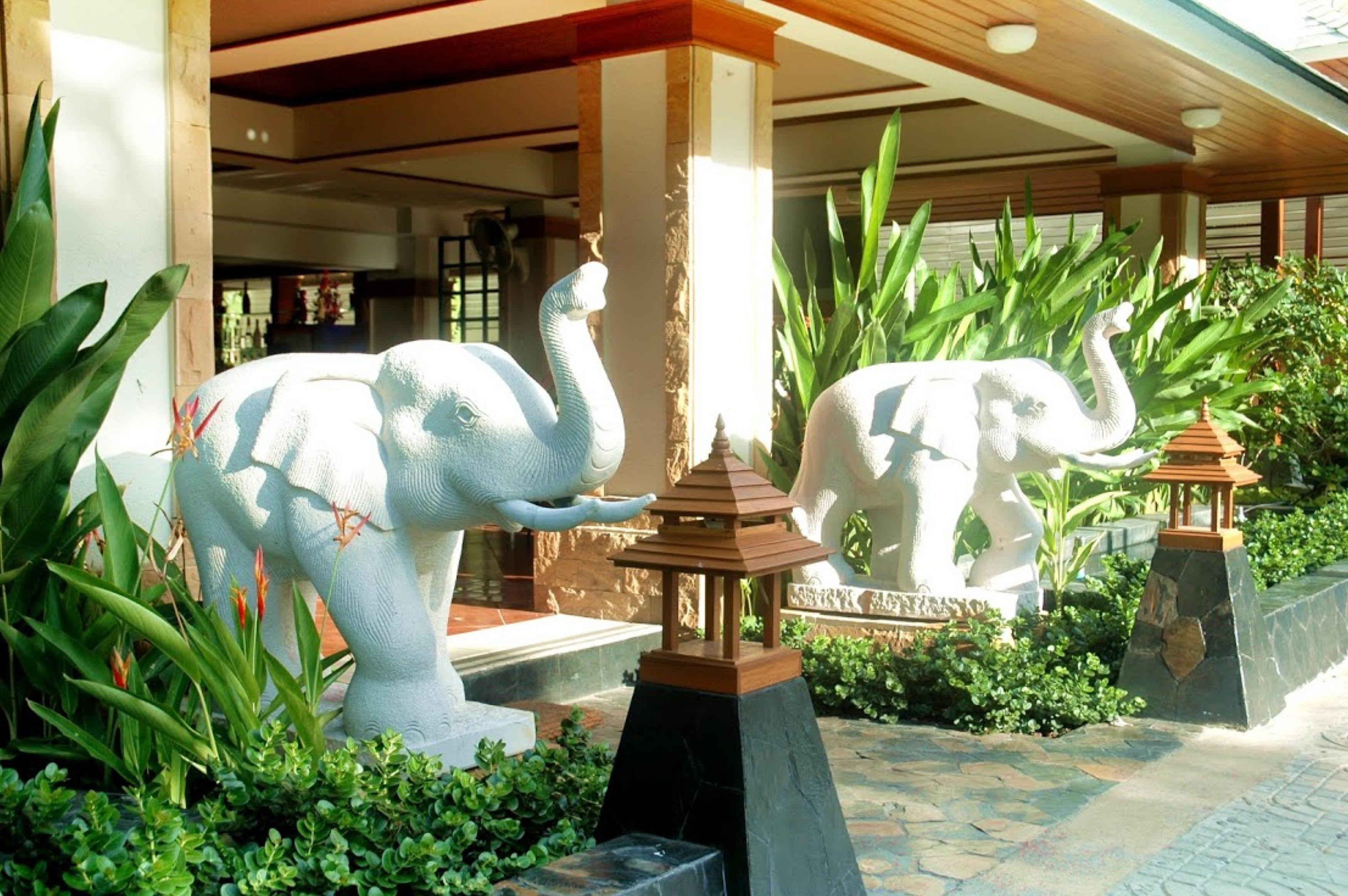 Royal Ivory Nana 4 Hotel