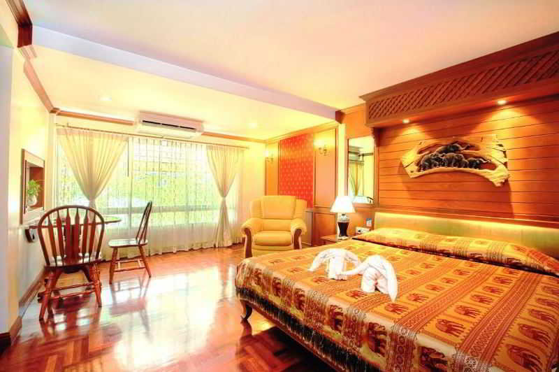 Royal Ivory Nana 4 Hotel