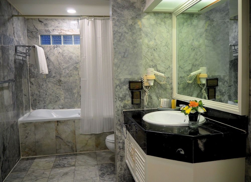 Royal President Suites