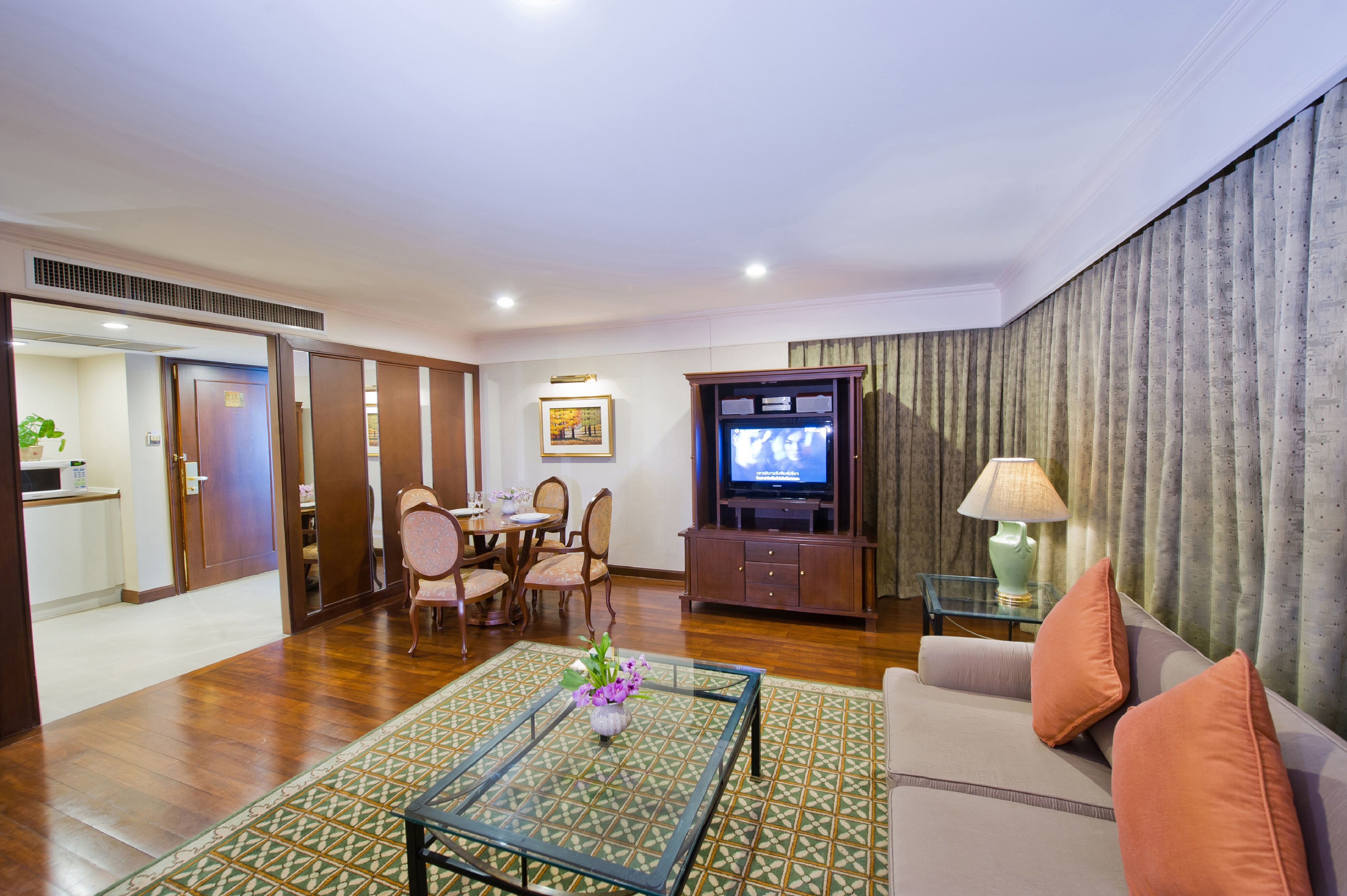 Royal President Suites