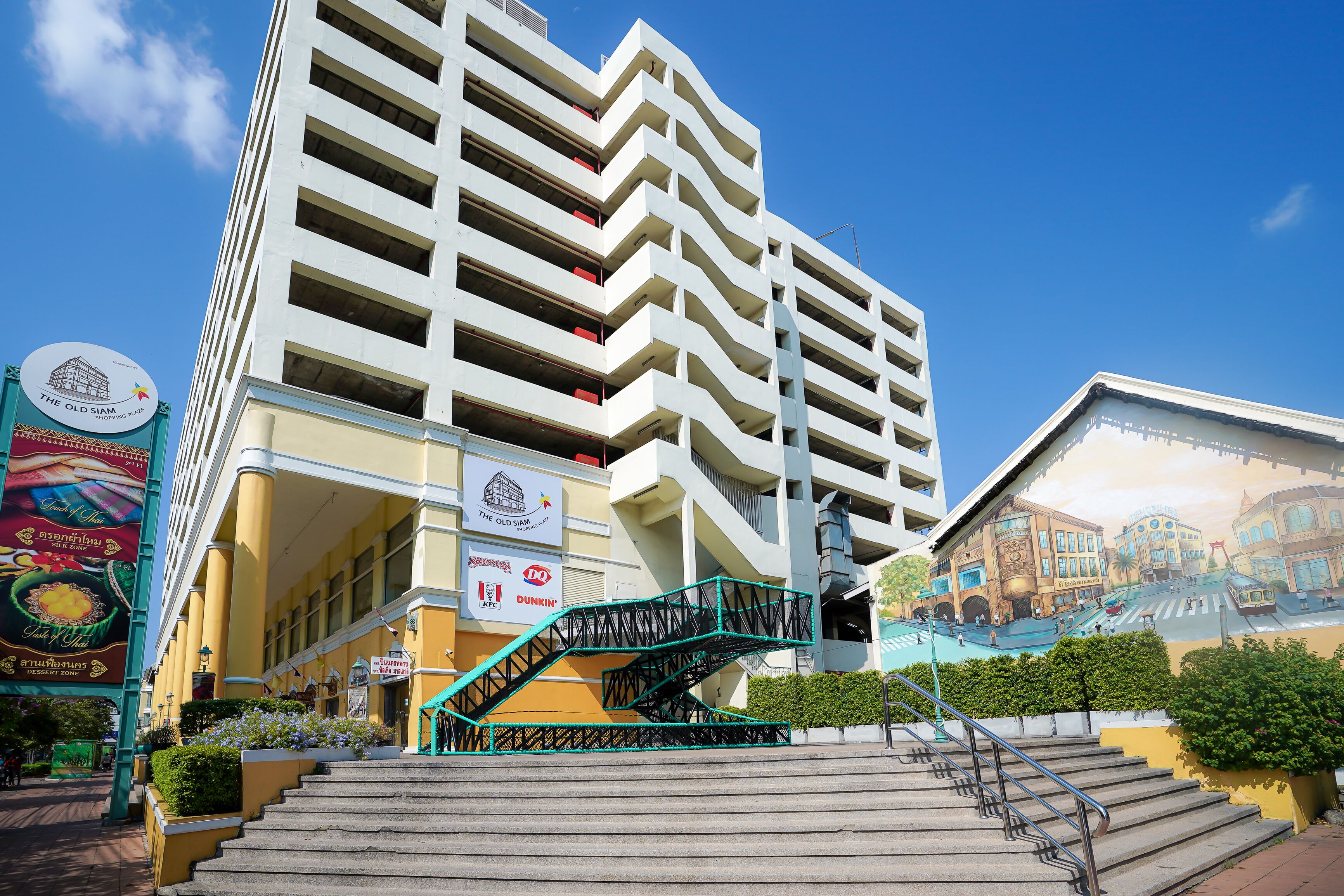 Siam Subway Hostel And Café