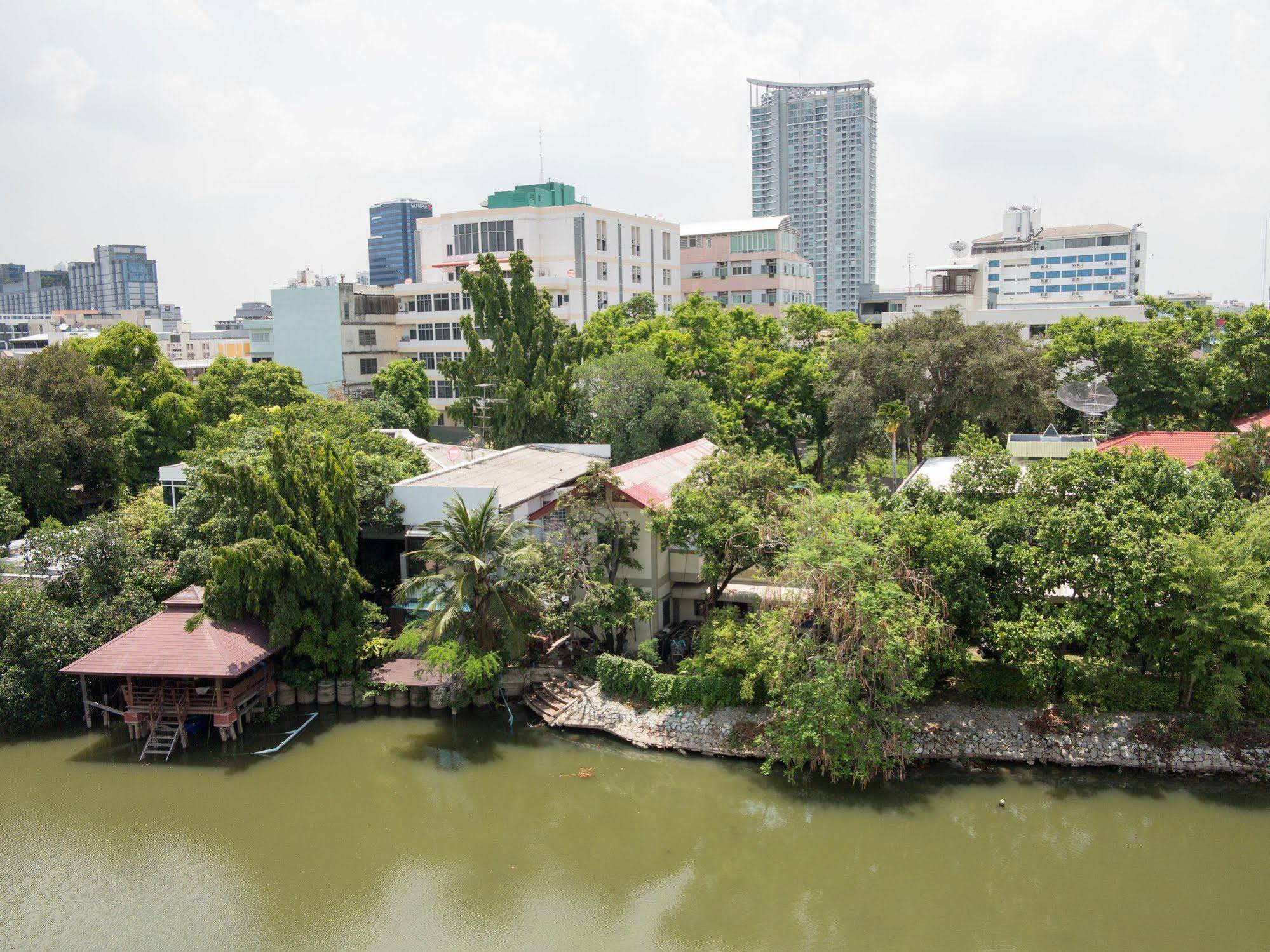 Tanatip Place