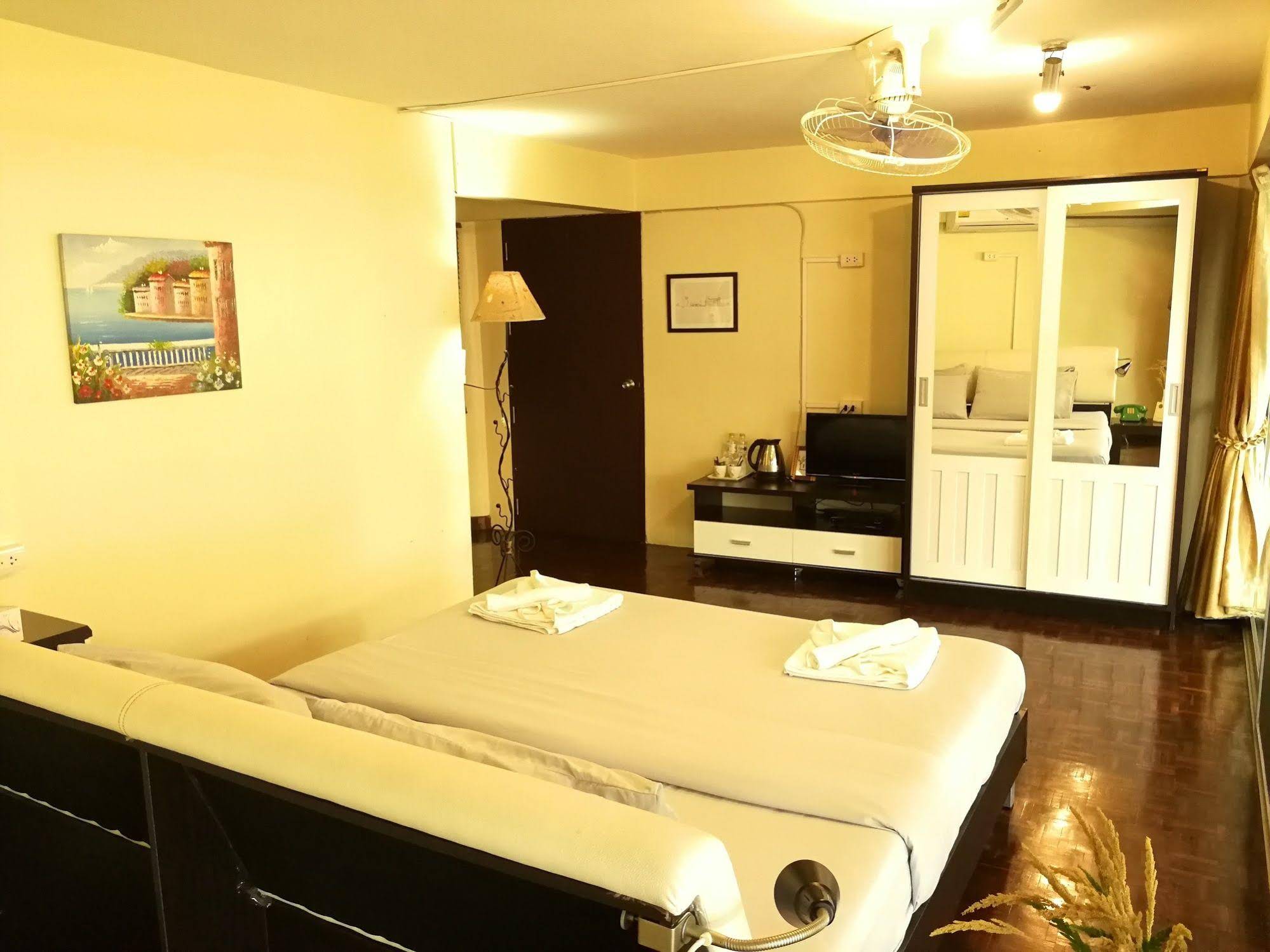 Home16 Sukhumvit16