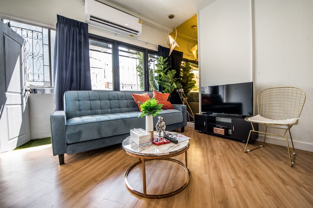 Theme Boutique Hotel