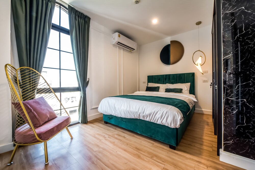 Theme Boutique Hotel