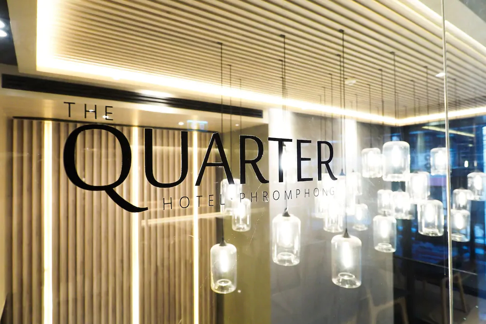 The Quarter Phromphong by Uhg